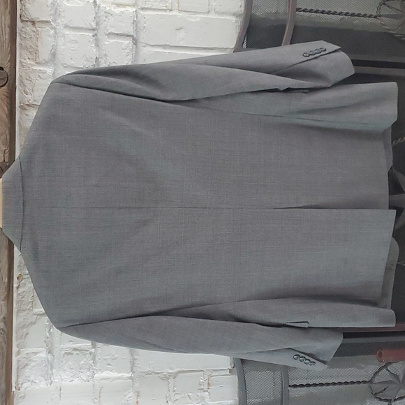 Jos. A. Bank jacket...gray...in very good condition! Size R 42 - Picture 6 of 9